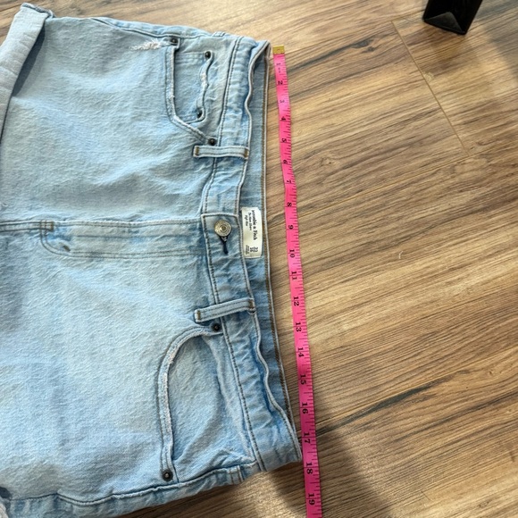Abercrombie & Fitch Curve Love High Rise Mom Short - Picture 9 of 10
